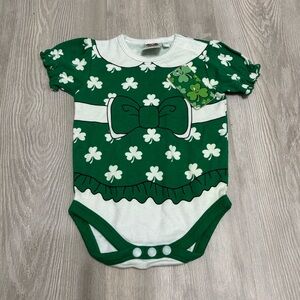 ✨$8 CLEAR-OUT✨ NWT Traditional Craftwear St Patrick’s Day Shamrock Baby Onsie